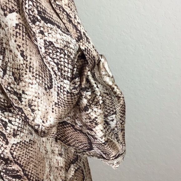 Eye Candy Robe Snakeskin Gown Collar Tab Sleeves Belted Midi V-Neck Size M - Picture 5 of 11
